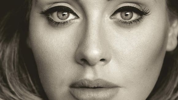 Disques : Jul en tête, Adele quitte déjà le top 10, Kool Shen chute