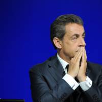 iTELE : Ferrari et Darmon en Côte d'Ivoire pour interviewer Nicolas Sarkozy