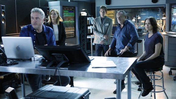 Attentats à Bruxelles : TF1 déprogramme le final des "Experts"