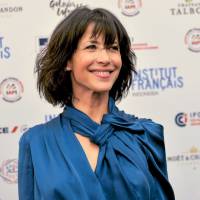 Sophie Marceau et Cyril Lignac piègent des paparazzi