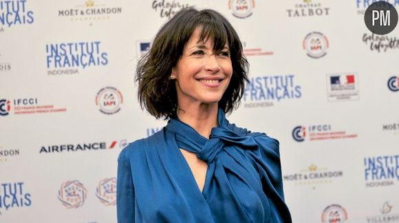 Sophie Marceau traque des paparazzi