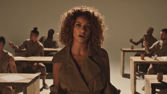 Clip : Tal prend "Le Temps qu'il faut" avant son troisième album