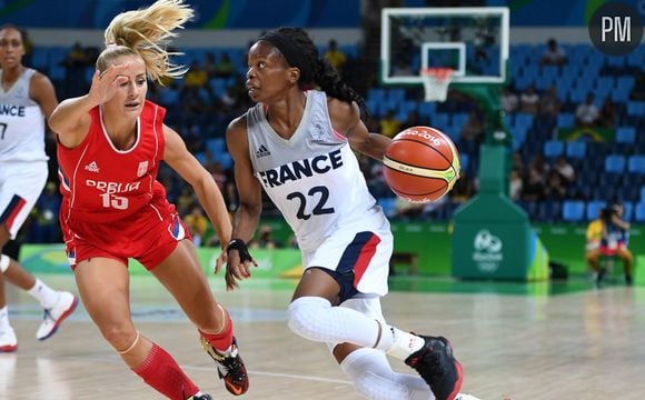 W9 modifie ses grilles pour la demi-finale de l'Eurobasket féminin 2017 avec l'équipe de France.