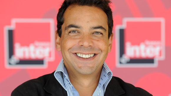 Audiences radio : Cohen leader en baisse sur les matinales, Calvi faiblit sur RTL, Sotto et Bourdin progressent