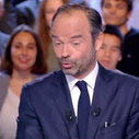 Echange improbable entre Edouard Philippe et François Lenglet sur leur coupe de cheveux