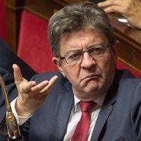 "Au tableau !" : Jean-Luc Mélenchon dénonce la "manipulation d'enfants" de "C à vous"