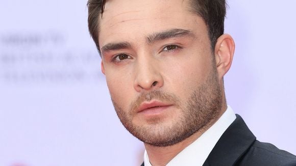 Accusation de viol : Ed Westwick dément fermement, la police ouvre une enquête