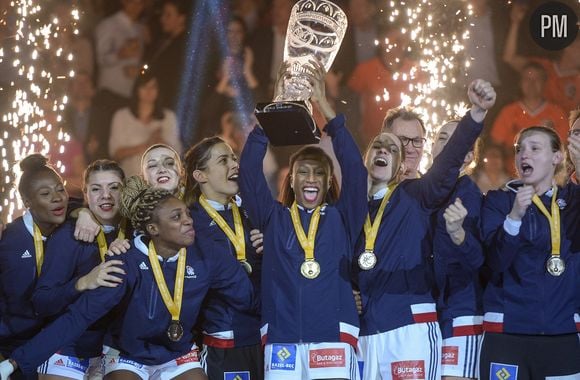 L'Équipe de France de handball féminin après sa victoire face à la Norvège