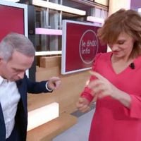 L'oreillette de Valérie Maurice "éjectée" en direct sur France 2 !