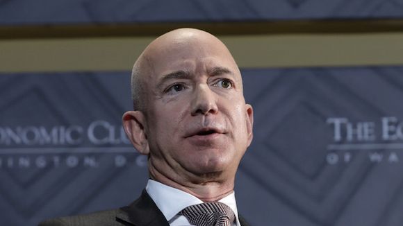 Photos coquines : Jeff Bezos, PDG d'Amazon, accuse le "National Enquirer" de "chantage"