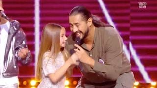 "Tout le monde chante..." : Moundir à la peine sur une chanson de Dalida avec les Kids United et Erika Moulet