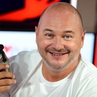 NRJ : Cauet à l'antenne 5 heures par jour !