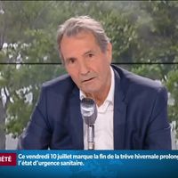 Très ému, Jean-Jacques Bourdin fait ses adieux à la matinale de RMC