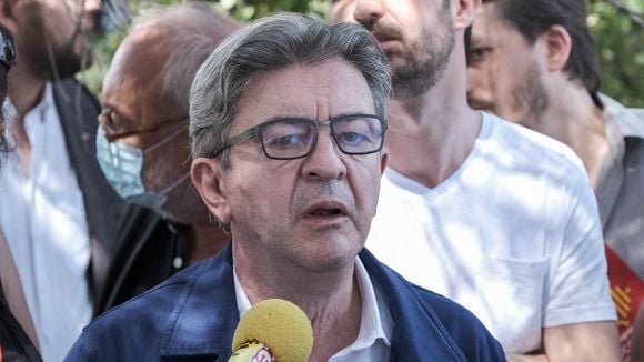 Jean-Luc Mélenchon : "'Marianne' et 'Charlie Hebdo' sont devenus les bagagistes de 'Valeurs Actuelles'"