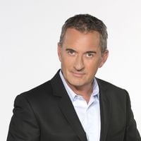 "A prendre ou à laisser" : Christophe Dechavanne à l'animation du jeu de C8