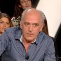 "Vous avez des nouvelles de Macron ?" : Philippe Poutou ironise sur l'absence du président dans "Élysée 2022"