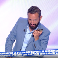 Cyril Hanouna se paye Kelly Vedovelli pour son retard dans "TPMP"