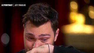 "Vous m'avez fait partir loin..." : Jeff Panacloc fond en larmes devant Nikos Aliagas dans "50' inside" sur TF1