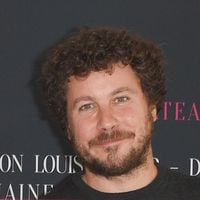 38 ans après Coluche, son fils Romain Colucci relance l'appel pour "Les restos du coeur", les radios françaises se mobilisent