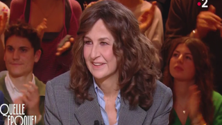 "Je ne peux pas voir ça" : Valérie Lemercier au bord des larmes face à Léa Salamé dans "Quelle époque!"