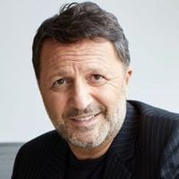 Arthur lance "Juge Arthur" ce soir sur TF1 : "Tous les humoristes m'ont appelé pour me dire qu'ils voulaient en être"