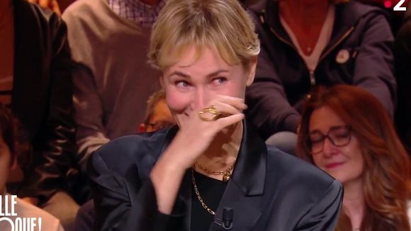 "C'est la première fois de ma vie que je pleure à la télévision" : Judith Godrèche en larmes face à Léa Salamé dans "Quelle époque!"