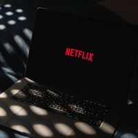 Netflix : 48h après sa sortie, ce film captivant s'impose déjà en tête du top et fait chuter "Badland Hunters"