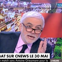 "Il n'est pas habitué au courage, c'est un fils de" : Pascal Praud flingue Raphaël Glucksmann après son refus de se rendre sur CNews