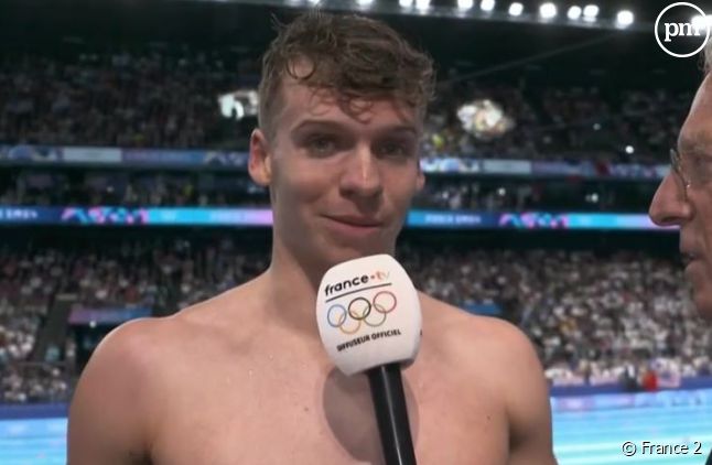 Léon Marchand, champion olympique du 400 mètres 4 nages, au micro de Nelson Monfort le dimanche 28 juillet 2024 à Nanterre.