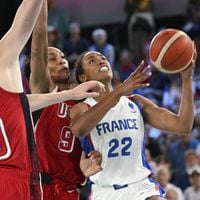 Audiences dimanche : La finale des Bleues du basket aux JO de Paris 2024 surpuissante sur France 2, score historique pour Leïla Kaddour au "20 Heures"