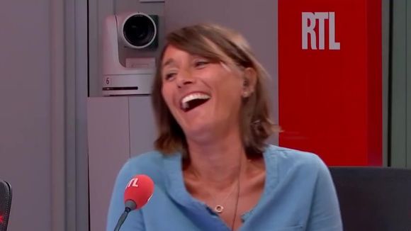 "Est-ce qu'il faut rentrer pour Olivier Faure ?" : En vacances, Philippe Caverivière intervient en direct pour la première matinale de Thomas Sotto et Amandine Bégot sur RTL