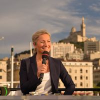 "Le conducteur doit-il être dicté par la seule audience ?" : Anne-Sophie Lapix se confie sur la nouvelle formule du " 20 Heures " de France 2 qui durera désormais 1 heure