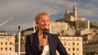 "Le conducteur doit-il être dicté par la seule audience ?" : Anne-Sophie Lapix se confie sur la nouvelle formule du " 20 Heures " de France 2 qui durera désormais 1 heure