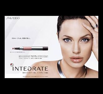 Angelina Jolie dans la campagne publicitaire Shiseido
