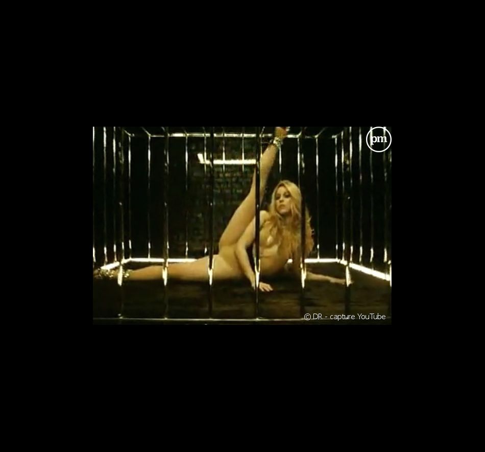 Shakira dans le clip de "She Wolf"