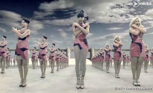 Les Sugababes dans le clip de "Wear My Kiss"