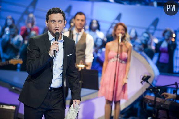 Cyril Hanouna, Pierre Darmon et Clara Oleg sur le plateau de "Fa si la chanter"