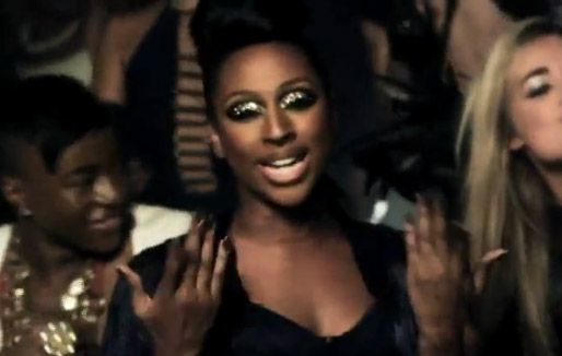 Clip : Alexandra Burke fait la fête "All Night Long"