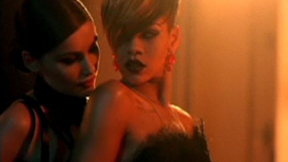 Clip : entre Rihanna et Laetitia Casta, c'est très chaud