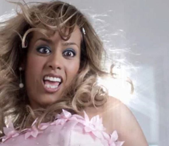 Amel Bent dans le clip de "Je me sens bien"