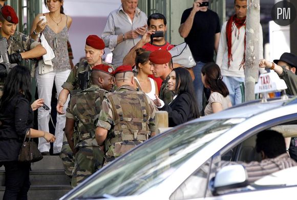 Beatrice Dalle  -  Tournage Du Film 'bye, Bye Blondie', A La Gare De L'est.