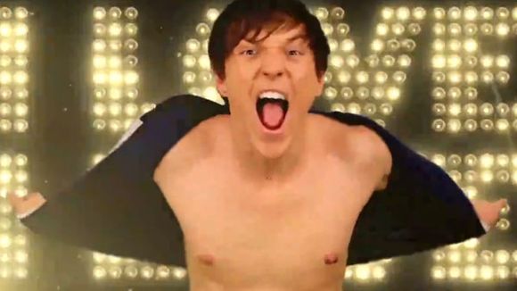 Clip : Quentin Mosimann "love, love, love" dans les boîtes de nuit