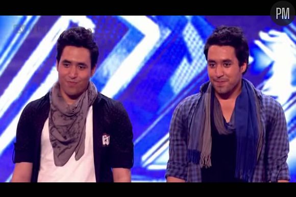 Les Twen sur le plateau de "The X Factor"