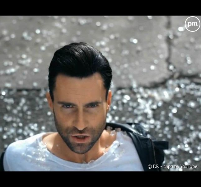 Adam Levine dans le clip de "Misery" des Maroon 5