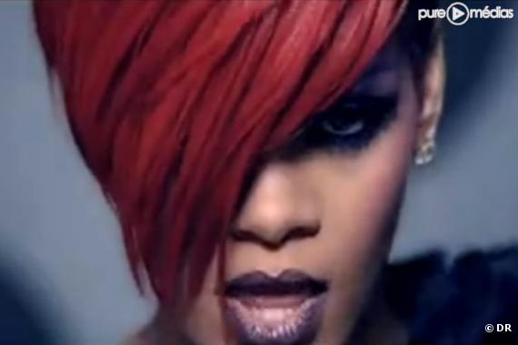 Rihanna dans le clip de "Who's That Chick"