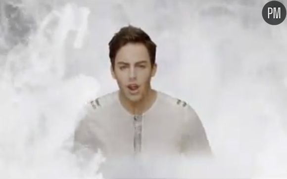 Darin dans le clip de "Love Killer"