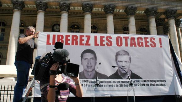 Otages : les parents de Stéphane Taponier s'en prennent au gouvernement