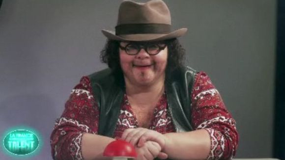 Juliette parodie "La France a un incroyable talent" dans son nouveau clip