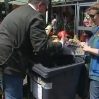 Dechavanne adapte un concours de cuisine avec de la nourriture récupérée dans les poubelles