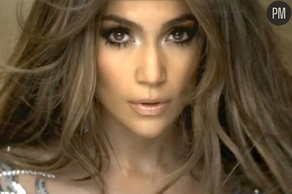 Jennifer Lopez dans le clip de "On the Floor"